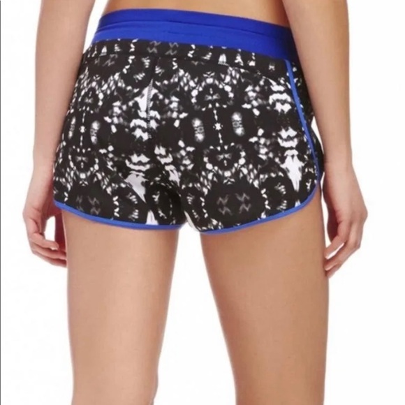 {Fabletics} Athletic Shorts Royal Blue Waistband Lightweight Patterned Black - Picture 2 of 9